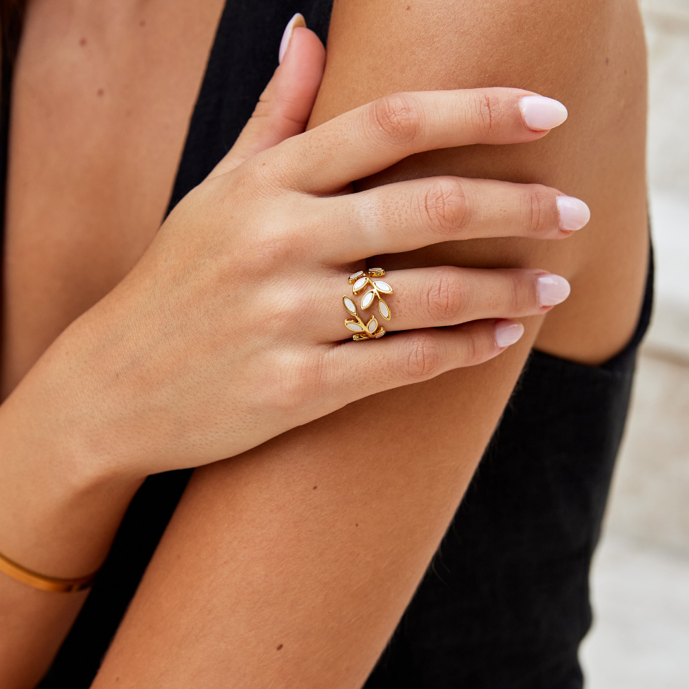 ELSWORTH – LEAFY GOLD RINGS