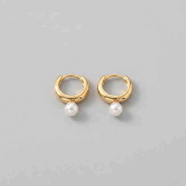 Oralie | Small vintage earrings with a subtle shimmer
